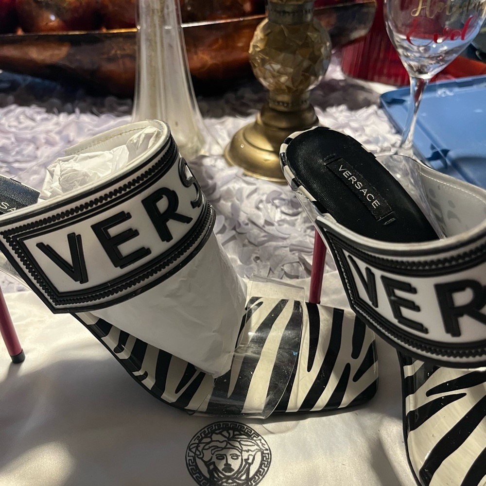 Versace Sandals black & white with red heel. Size is a 42 fits like a 9.5-10